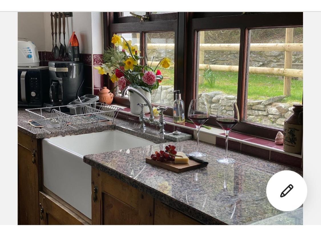 Beautiful Secluded Farmhouse With Hot Tub Barmouth Exterior photo