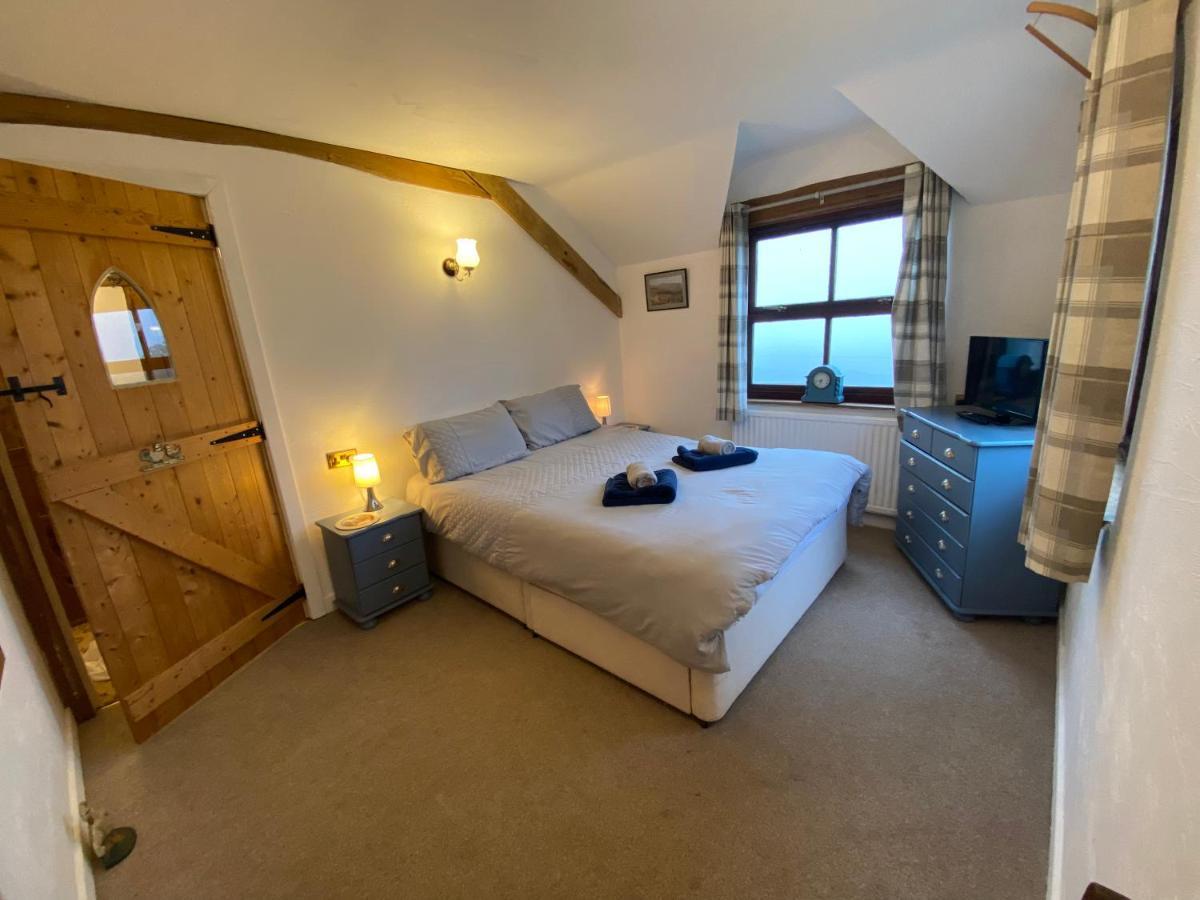 Beautiful Secluded Farmhouse With Hot Tub Barmouth Exterior photo
