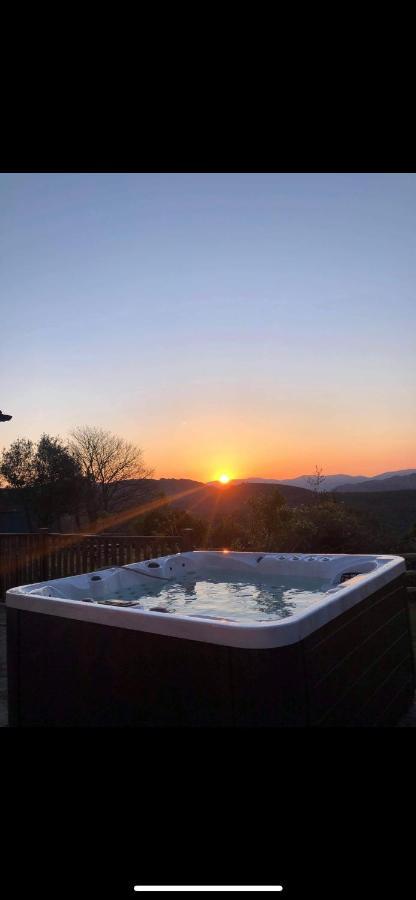 Beautiful Secluded Farmhouse With Hot Tub Barmouth Exterior photo