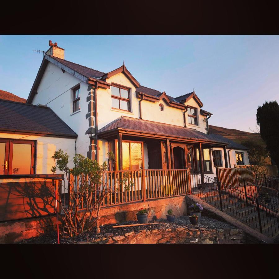 Beautiful Secluded Farmhouse With Hot Tub Barmouth Exterior photo