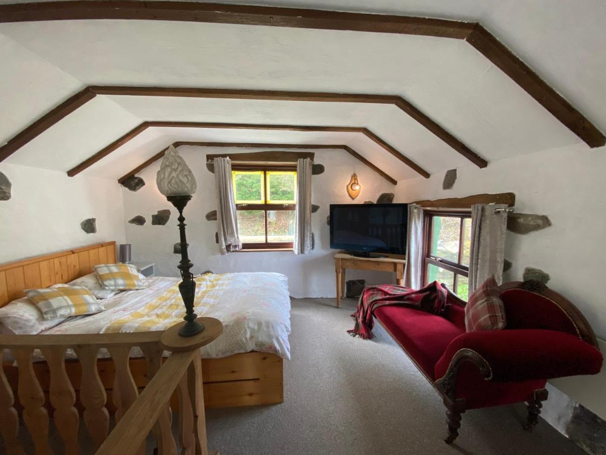 Beautiful Secluded Farmhouse With Hot Tub Barmouth Exterior photo