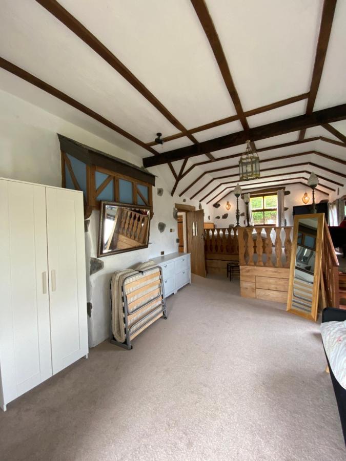 Beautiful Secluded Farmhouse With Hot Tub Barmouth Exterior photo