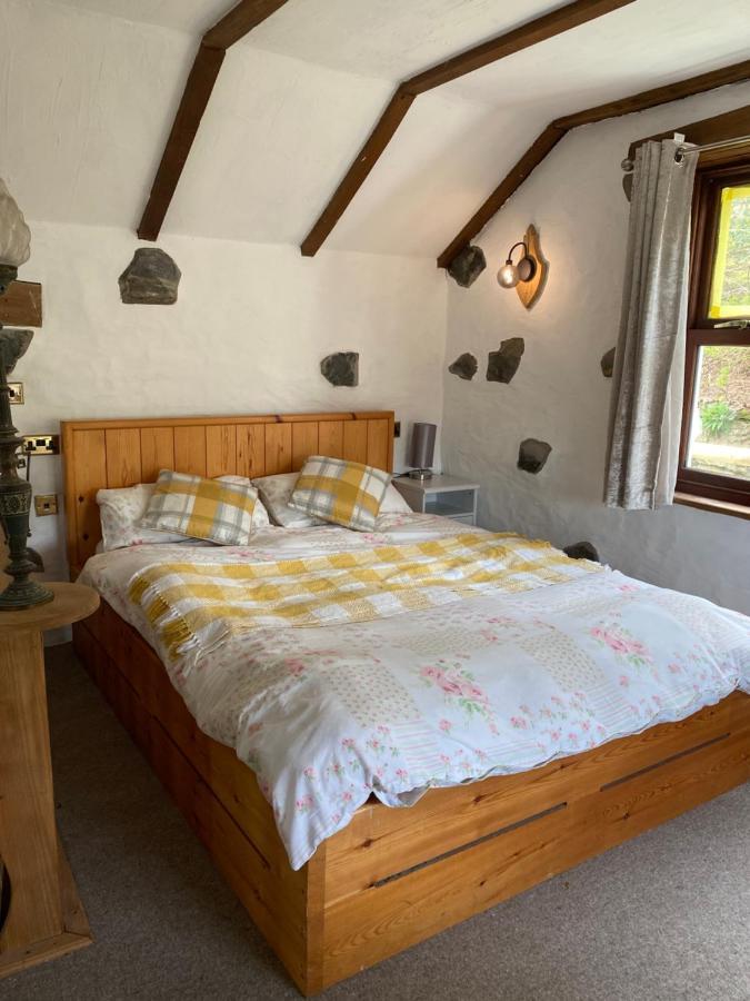 Beautiful Secluded Farmhouse With Hot Tub Barmouth Exterior photo