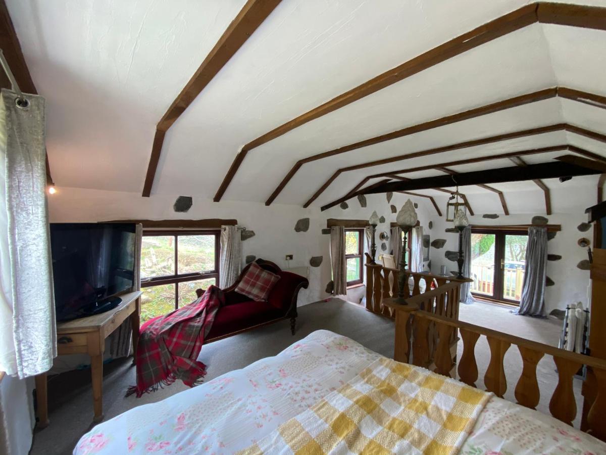 Beautiful Secluded Farmhouse With Hot Tub Barmouth Exterior photo