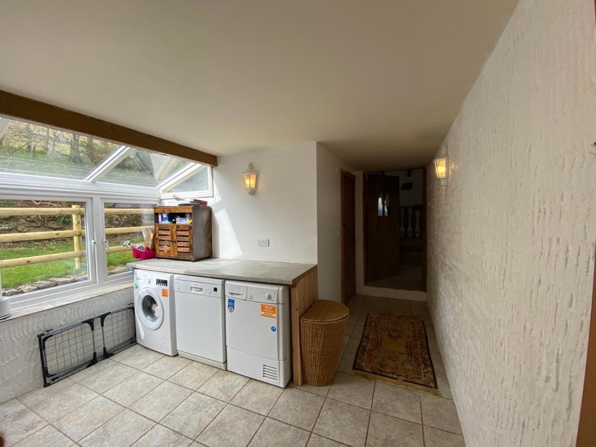 Beautiful Secluded Farmhouse With Hot Tub Barmouth Exterior photo