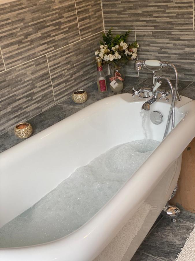 Beautiful Secluded Farmhouse With Hot Tub Barmouth Exterior photo